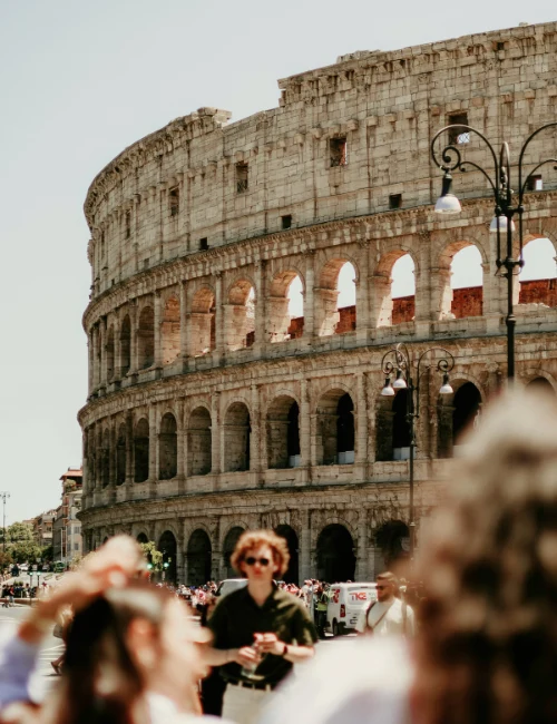 Tourists gather around the Colosseum in Rome under the blazing sun, illustrating how southern Europe faces intense October 2025 heatwaves.