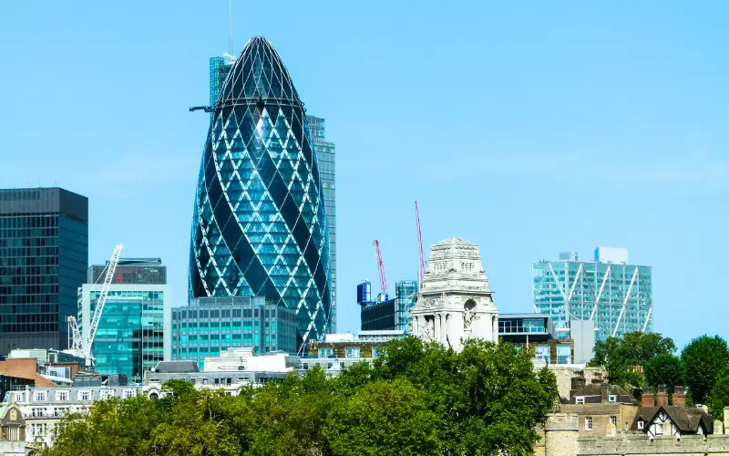 London city skyline with the iconic Gherkin building and surrounding modern skyscrapers, representing the city’s innovation, green infrastructure, and leadership among the most sustainable cities in the world.